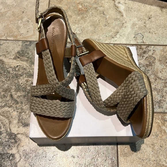 Banana Republic Wedge Sandals - Picture 5 of 8